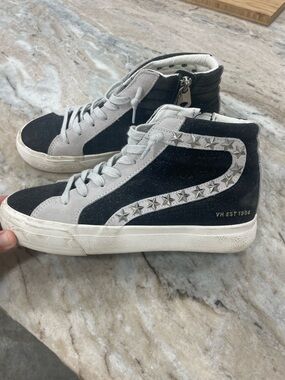 Vintage Havana Black and Light Gray Star-Trim High Top Sneakers